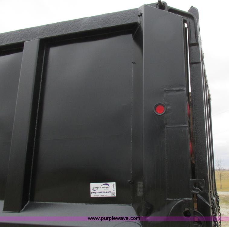 image for item L7099 2007 Mack CV713 dump truck