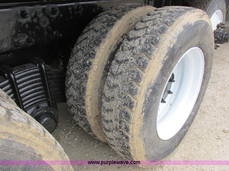 image for item L7099 2007 Mack CV713 dump truck