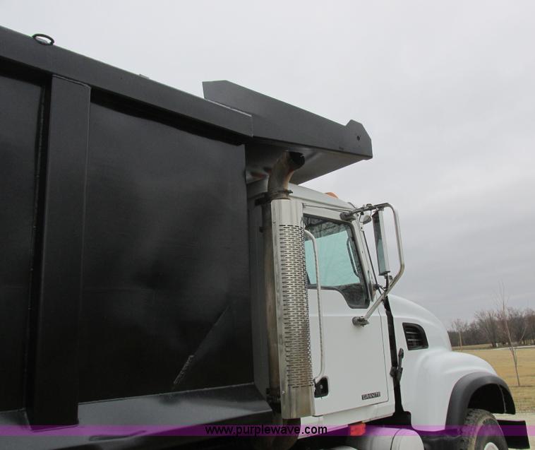 image for item L7099 2007 Mack CV713 dump truck