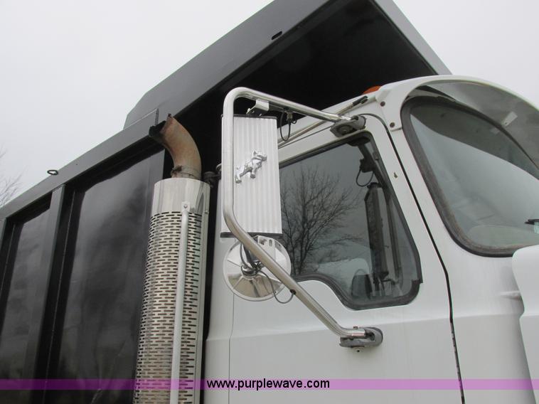 image for item L7099 2007 Mack CV713 dump truck