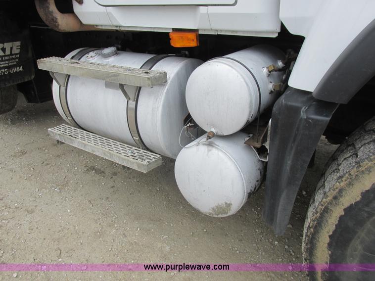 image for item L7099 2007 Mack CV713 dump truck