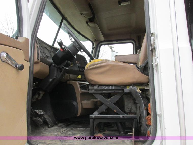 image for item L7099 2007 Mack CV713 dump truck