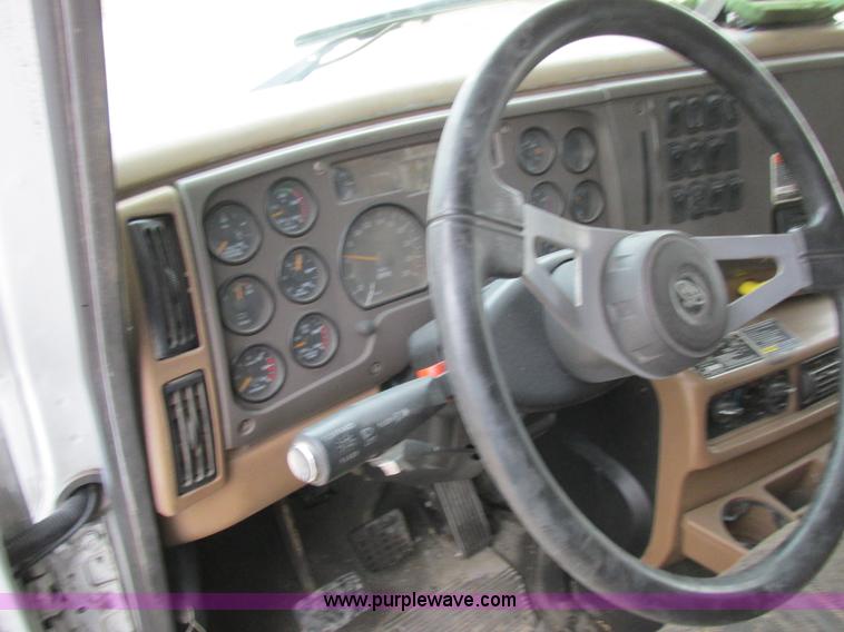 image for item L7099 2007 Mack CV713 dump truck