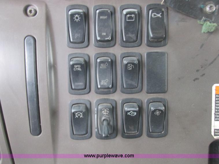 image for item L7099 2007 Mack CV713 dump truck