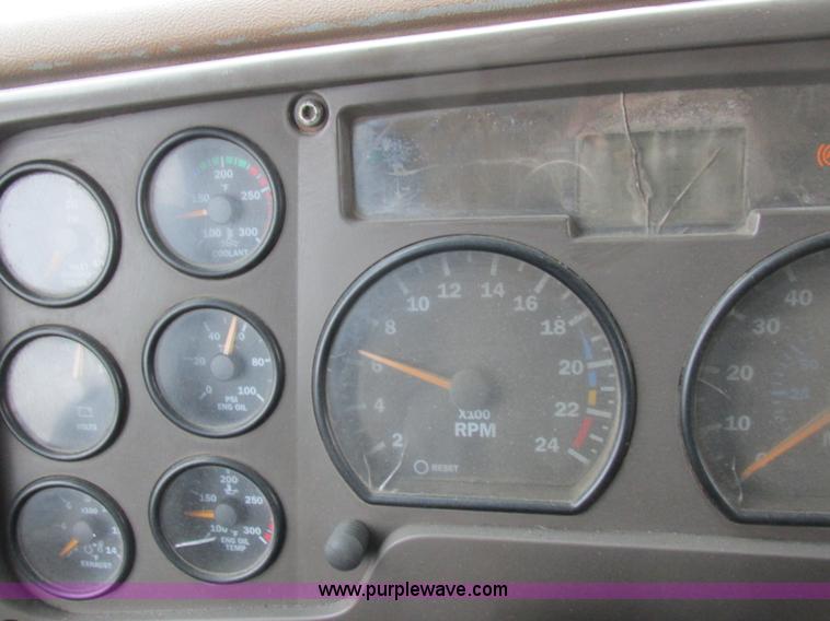 image for item L7099 2007 Mack CV713 dump truck