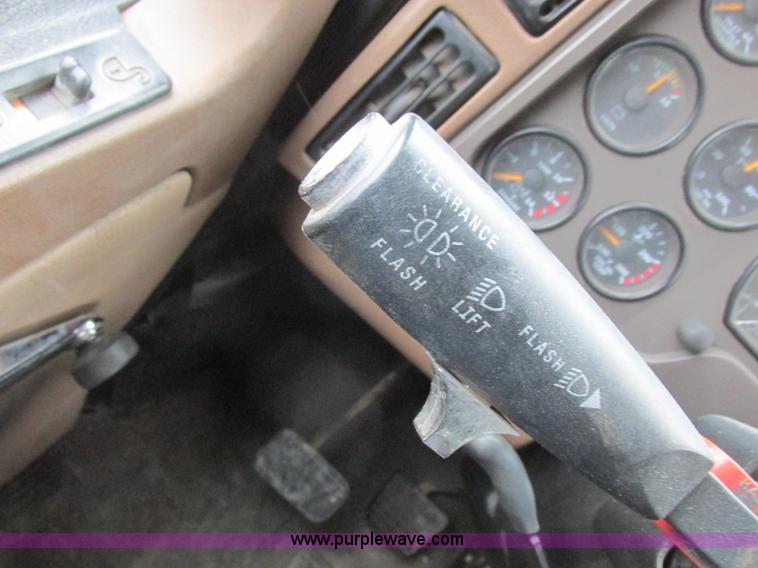 image for item L7099 2007 Mack CV713 dump truck