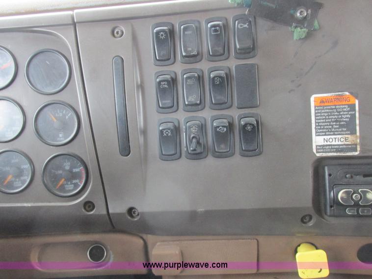 image for item L7099 2007 Mack CV713 dump truck