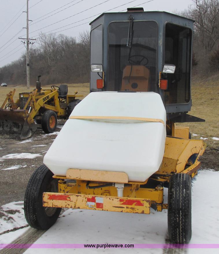 image for item L7115 1995 Waldon SM25 broom