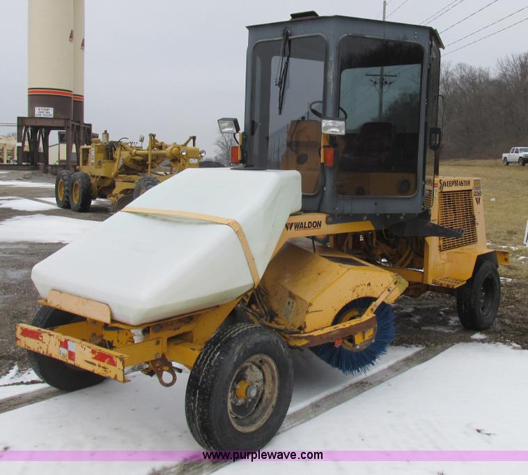 image for item L7115 1995 Waldon SM25 broom