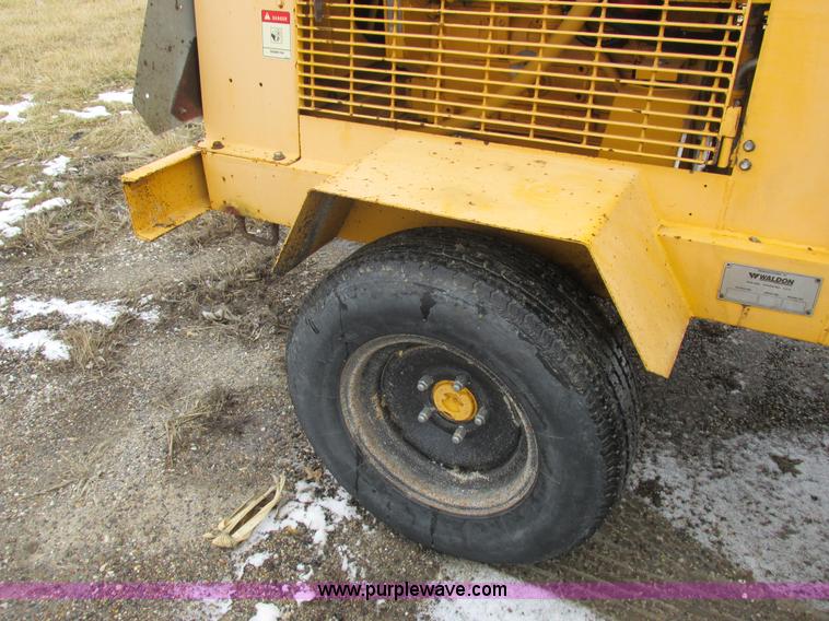 image for item L7115 1995 Waldon SM25 broom