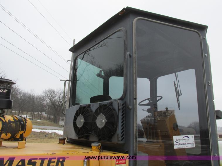 image for item L7115 1995 Waldon SM25 broom