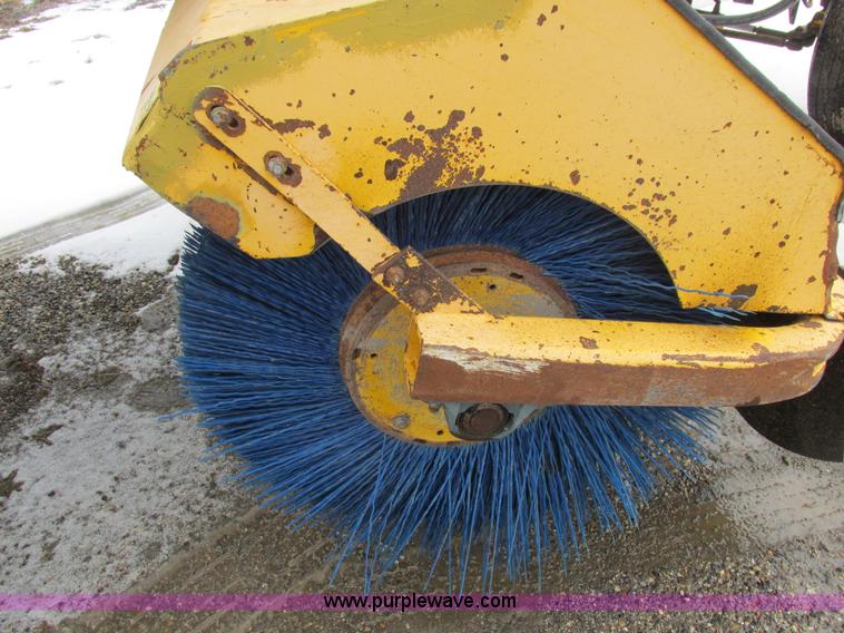 image for item L7115 1995 Waldon SM25 broom