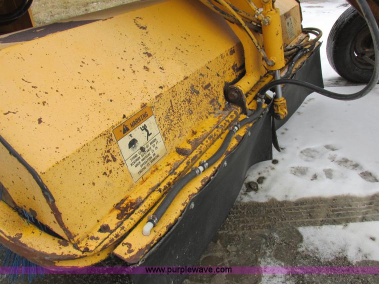 image for item L7115 1995 Waldon SM25 broom