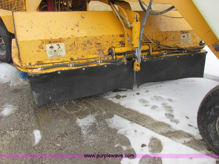 image for item L7115 1995 Waldon SM25 broom