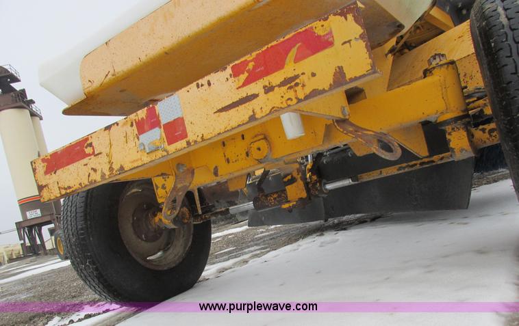 image for item L7115 1995 Waldon SM25 broom