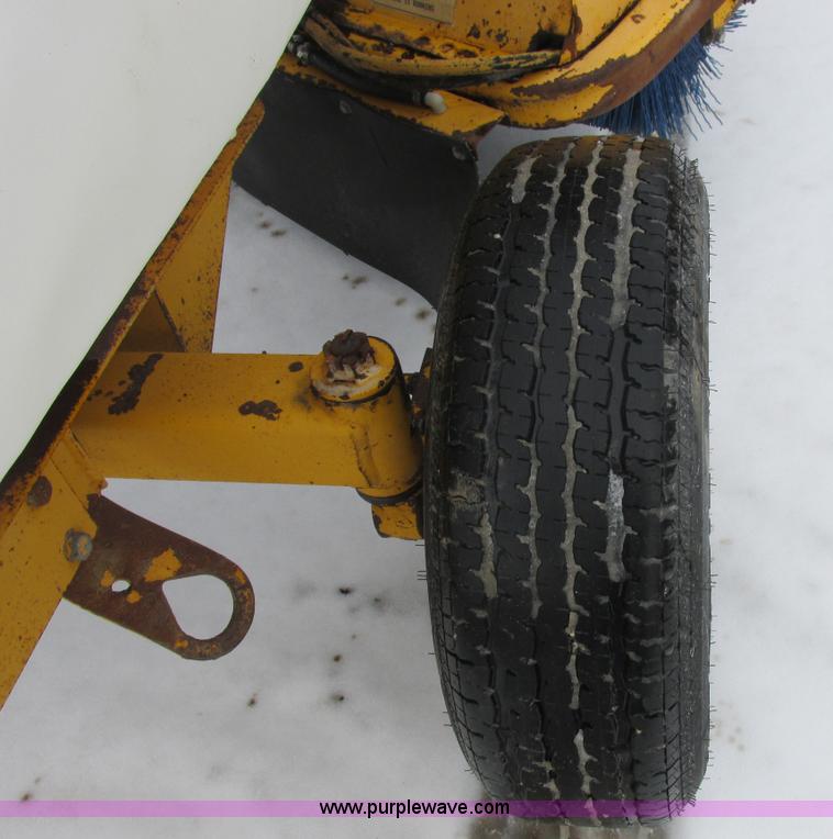 image for item L7115 1995 Waldon SM25 broom