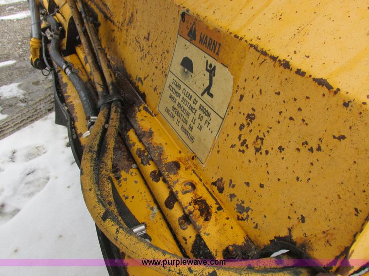 image for item L7115 1995 Waldon SM25 broom