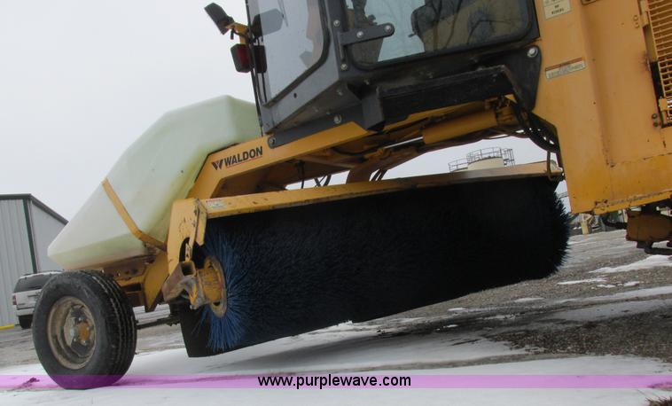 image for item L7115 1995 Waldon SM25 broom