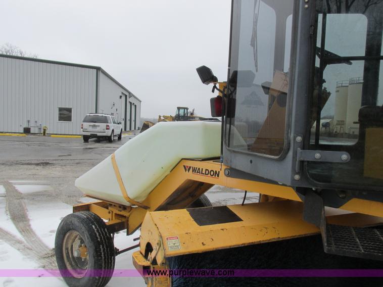 image for item L7115 1995 Waldon SM25 broom