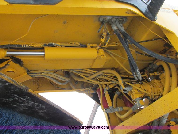 image for item L7115 1995 Waldon SM25 broom