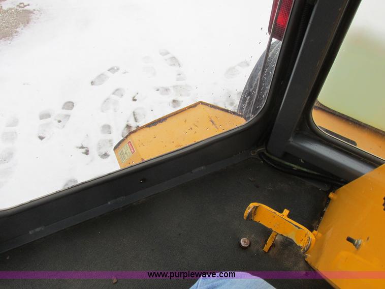 image for item L7115 1995 Waldon SM25 broom