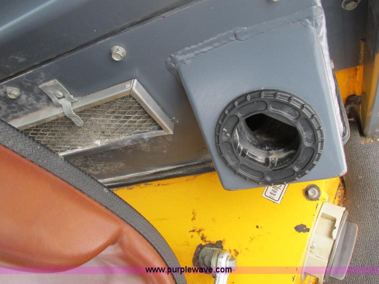 image for item L7115 1995 Waldon SM25 broom