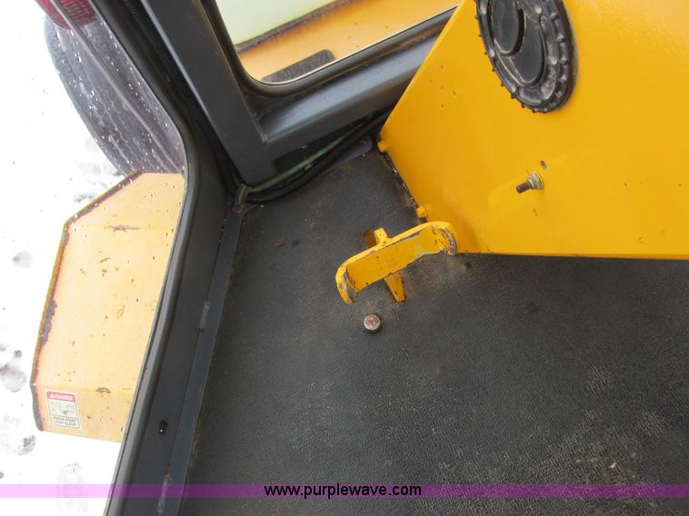 image for item L7115 1995 Waldon SM25 broom