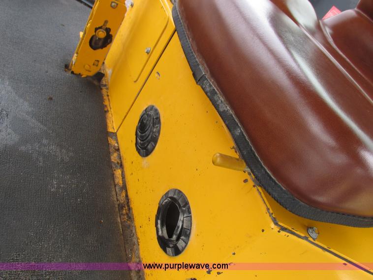 image for item L7115 1995 Waldon SM25 broom