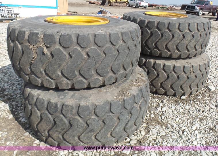 image for item N9327 (4) tires