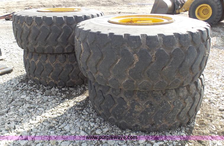 image for item N9327 (4) tires