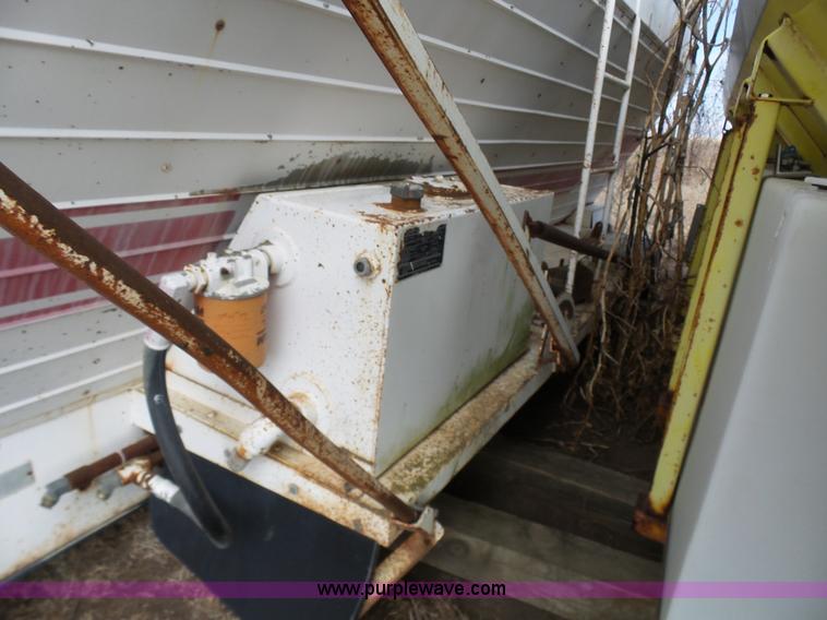 image for item N9389 Flowboy 16TB-500 live bottom bed