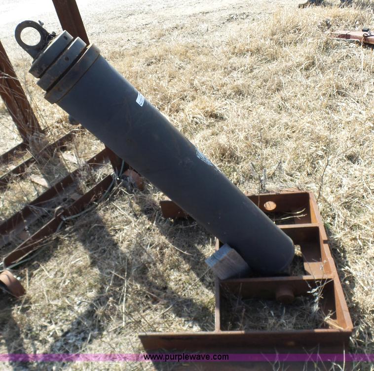 image for item N9391 Dump bed hoist