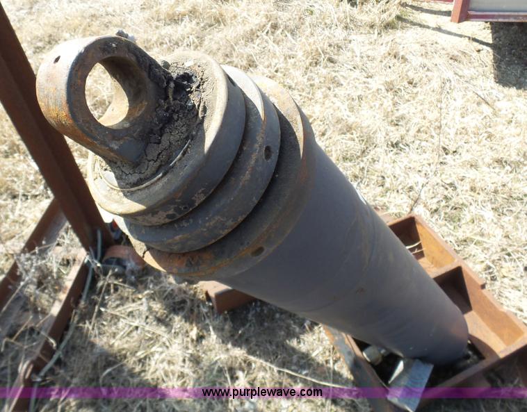 image for item N9391 Dump bed hoist