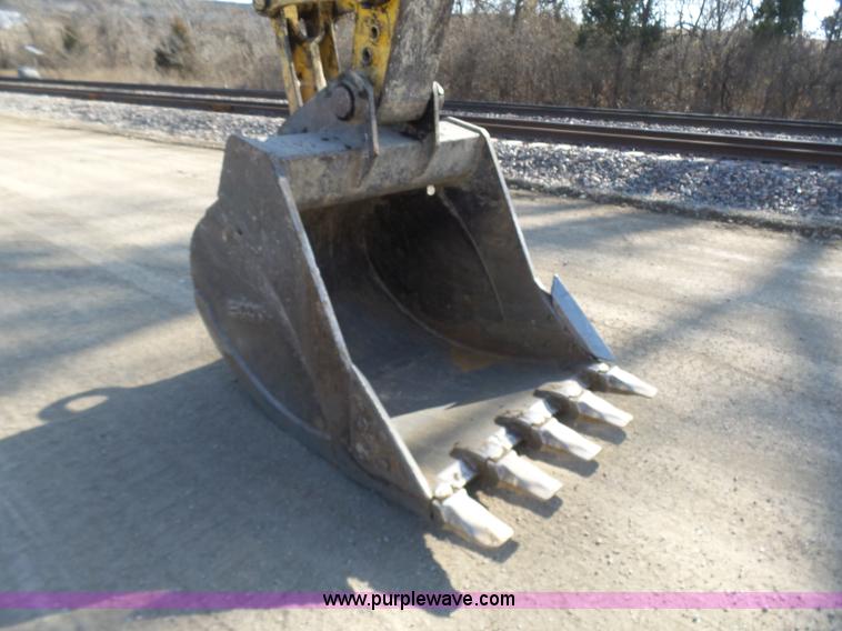 image for item N9392 1994 Komatsu PC200LC-6L excavator