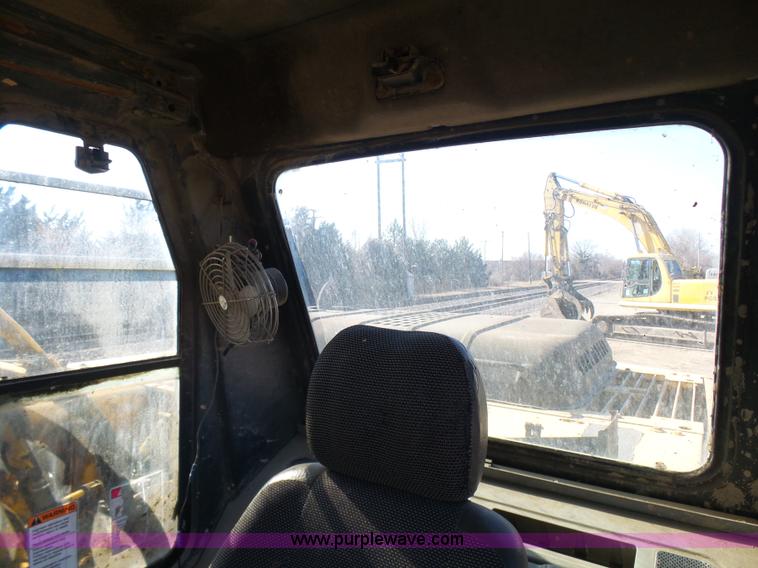 image for item N9392 1994 Komatsu PC200LC-6L excavator