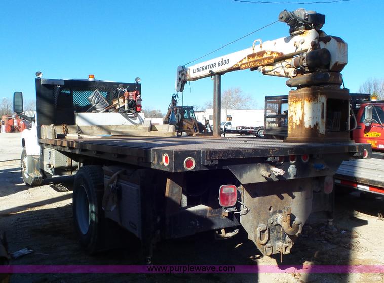 image for item N9441 2006 GMC C7500 flatbed truck with crane