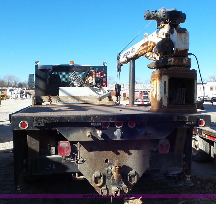 image for item N9441 2006 GMC C7500 flatbed truck with crane