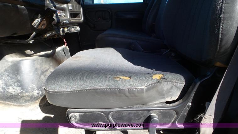 image for item N9441 2006 GMC C7500 flatbed truck with crane