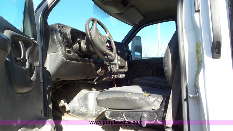 image for item N9441 2006 GMC C7500 flatbed truck with crane