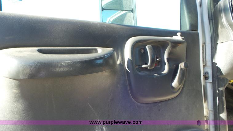 image for item N9441 2006 GMC C7500 flatbed truck with crane