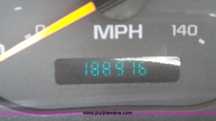 image for item N9441 2006 GMC C7500 flatbed truck with crane