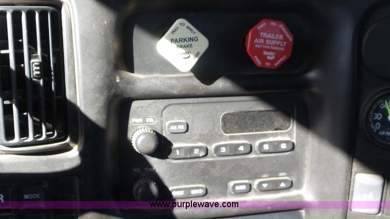 image for item N9441 2006 GMC C7500 flatbed truck with crane