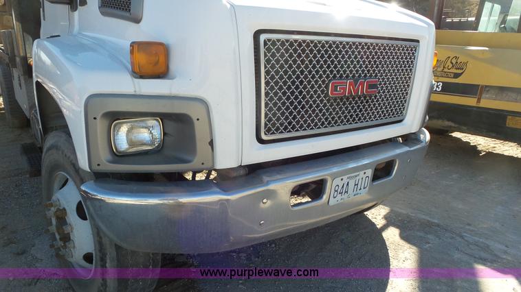 image for item N9441 2006 GMC C7500 flatbed truck with crane