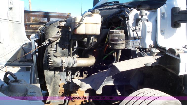 image for item N9441 2006 GMC C7500 flatbed truck with crane