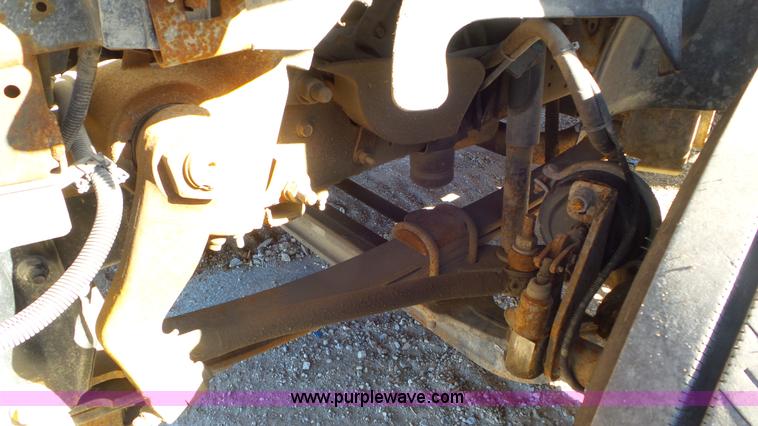 image for item N9441 2006 GMC C7500 flatbed truck with crane