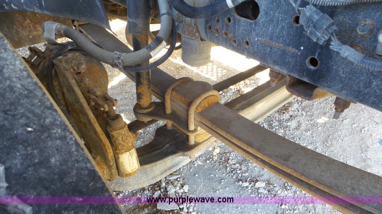 image for item N9441 2006 GMC C7500 flatbed truck with crane