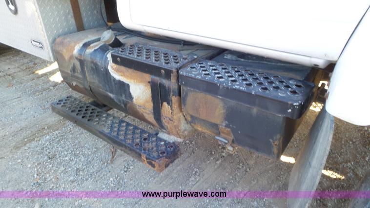 image for item N9441 2006 GMC C7500 flatbed truck with crane