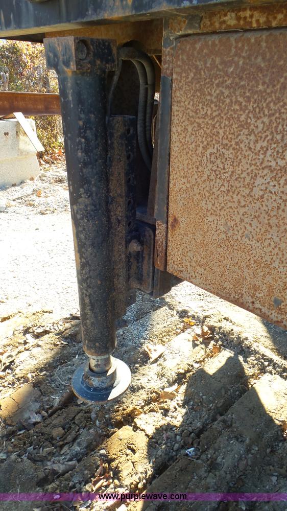 image for item N9441 2006 GMC C7500 flatbed truck with crane