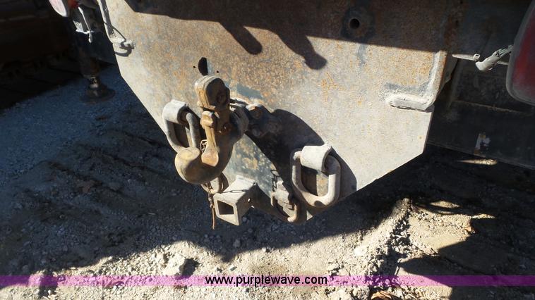 image for item N9441 2006 GMC C7500 flatbed truck with crane