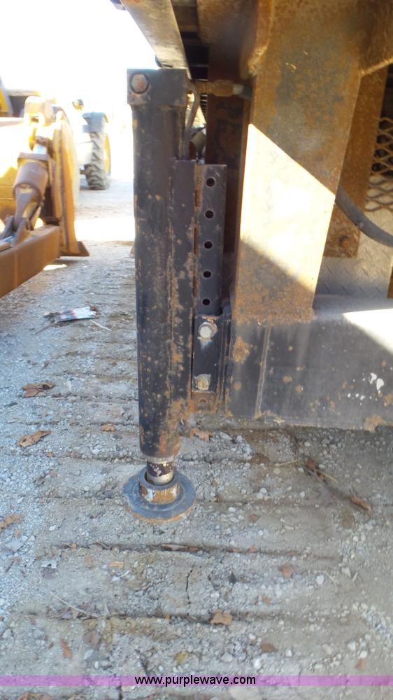 image for item N9441 2006 GMC C7500 flatbed truck with crane